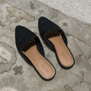 Universal Thread slide flats